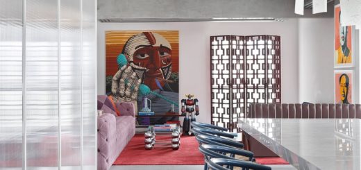 Горячие разноцветные акценты и холодный бетонный интерьер — Полезная информация