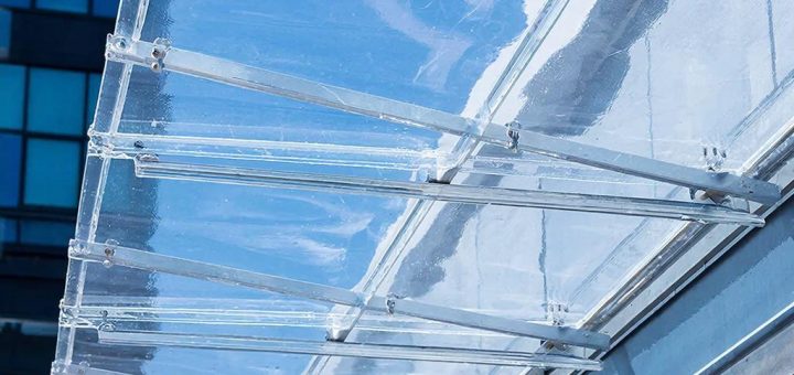 Воздушный Щит или Как Поликарбонатные Козырьки Преображают Вход: Больше, Чем Просто Защита!