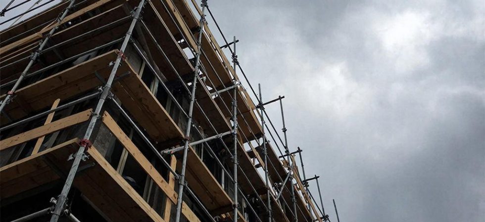 Основа безопасного строительства — строительные леса в Москве